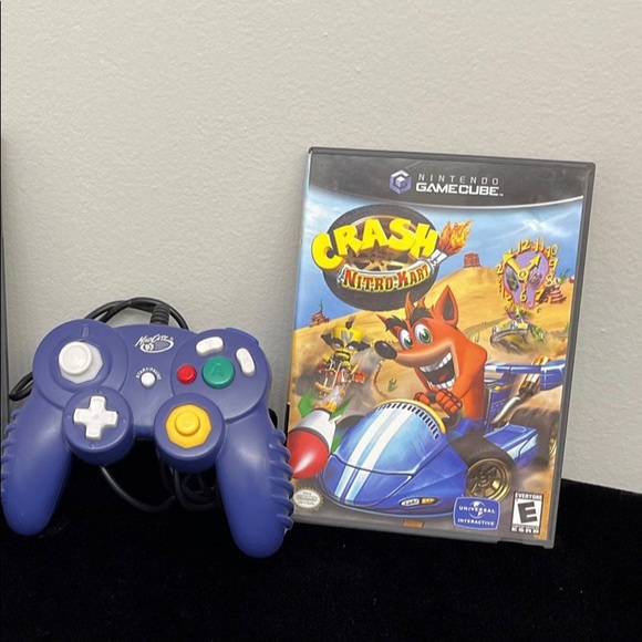 Nintendo Game Cube Controller & Game - Picture 1 of 6
